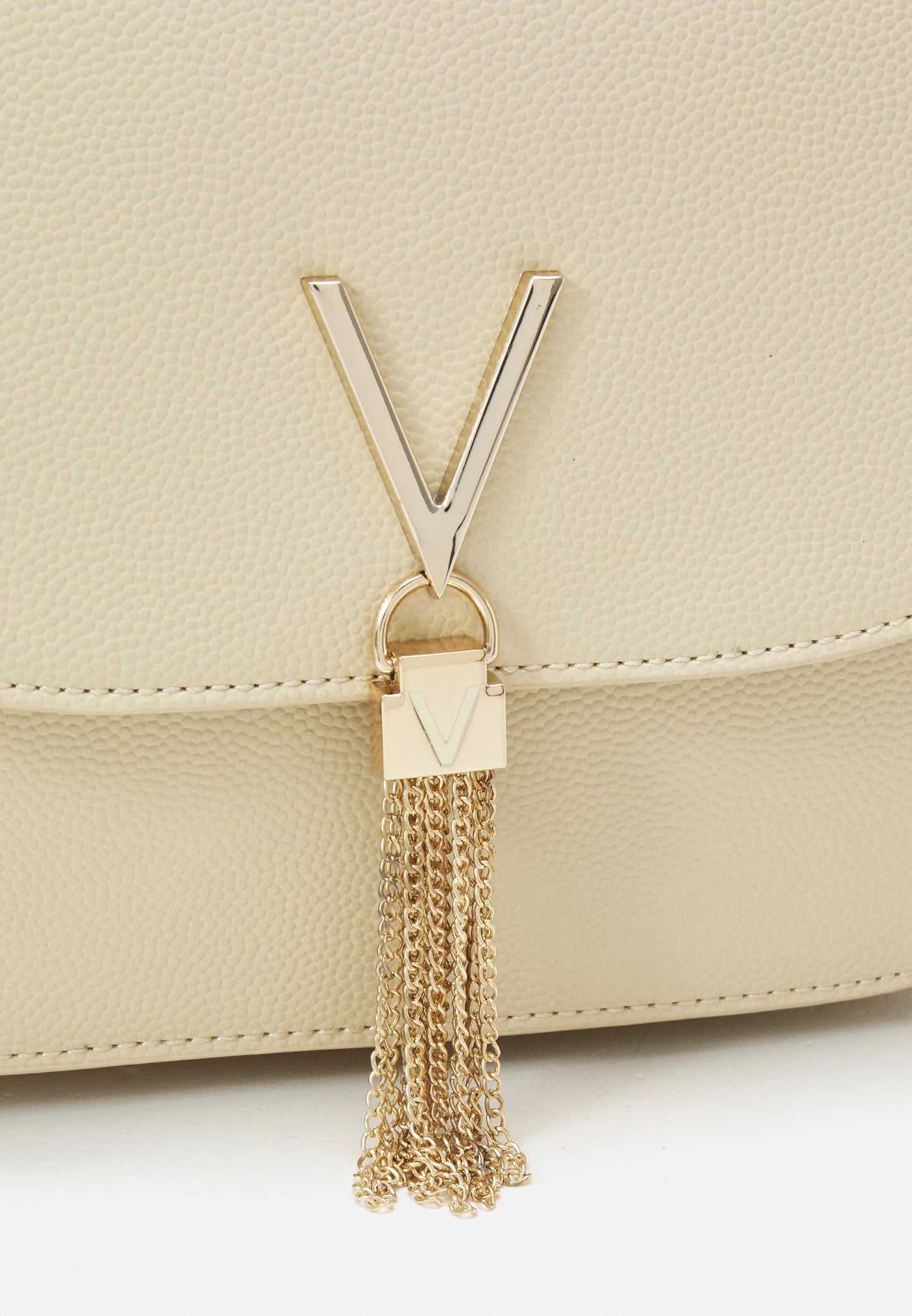 Valentino Divina Handtas Gr Platino – Gouden Schoudertas met V-tassel Detail