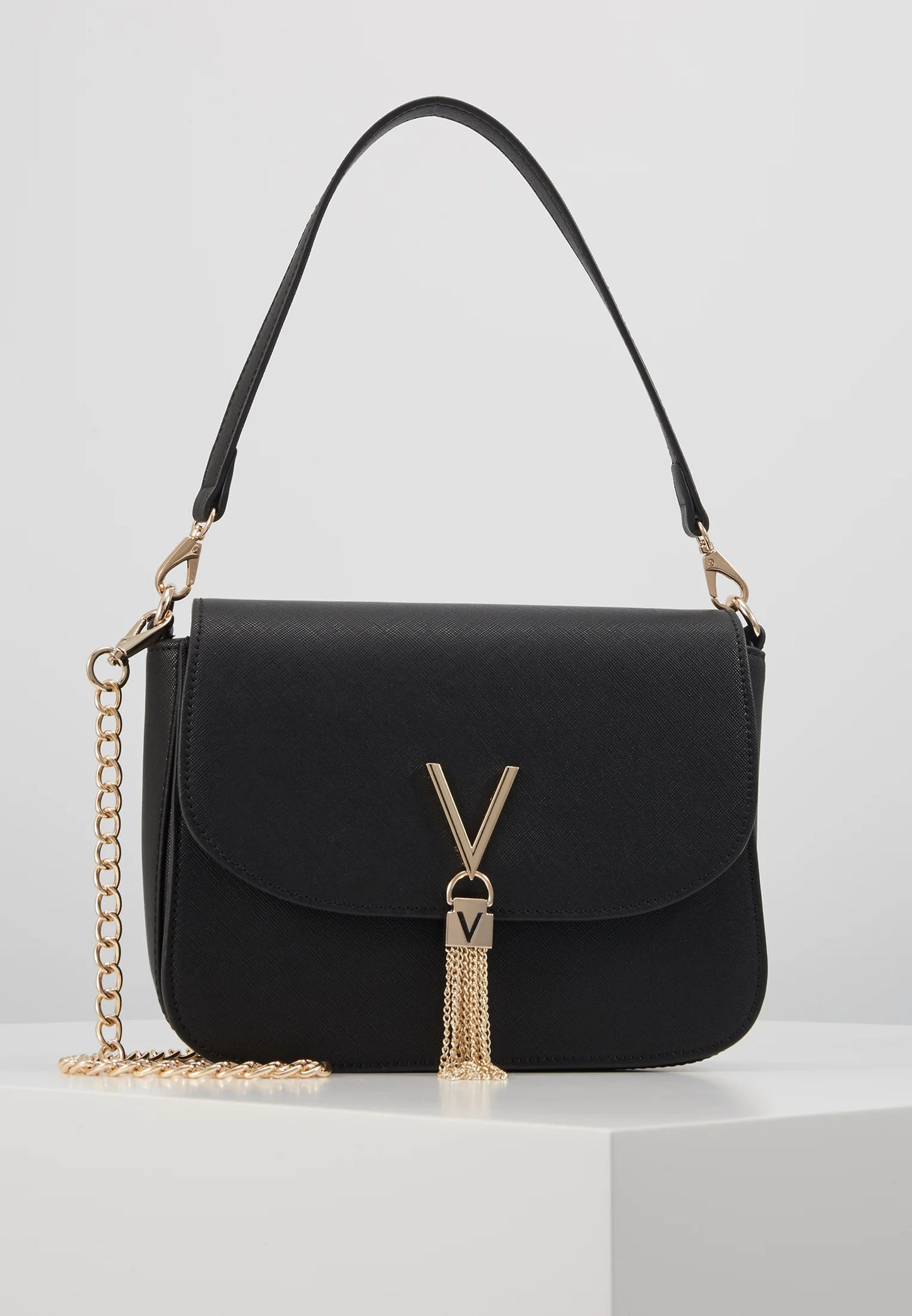 Valentino DIVINA Nero Handtas – Zwarte Schoudertas met Gouden V-Hanger