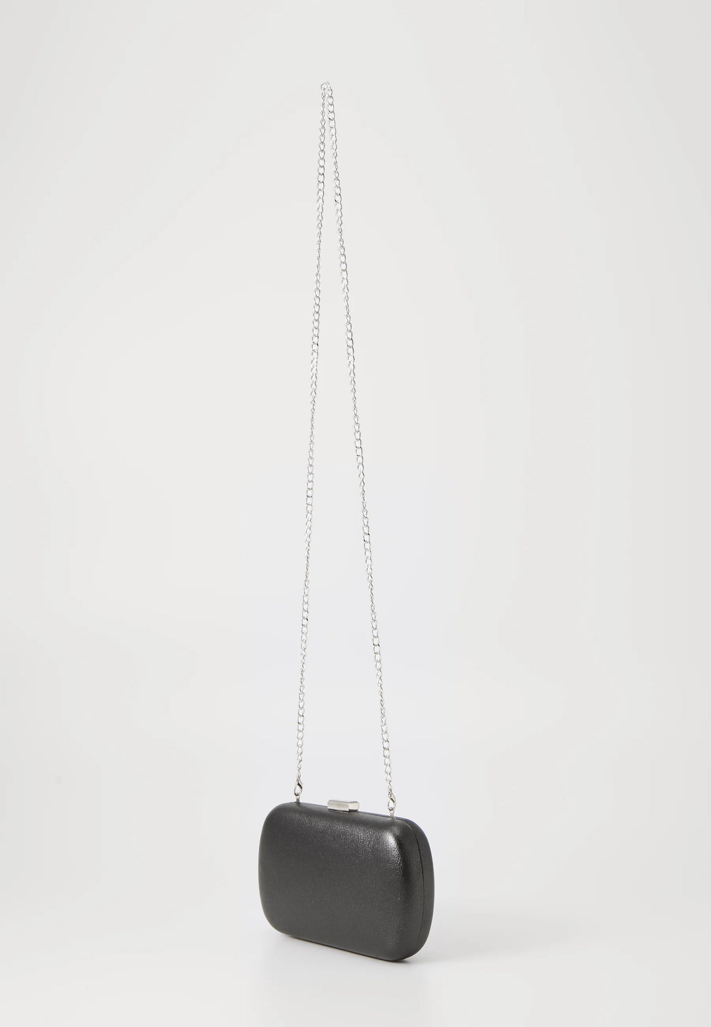 Valentino Aroma Nero Clutch – Zwarte Handtas met Zilveren Ketting & Metallic Details