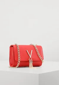 Valentino Schoudertas Rood – V-logo met Gouden Ketting | Designer Crossbody