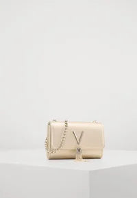 Valentino Portemonnee Goud – V-logo met Kettingdetail | Designer Wallet