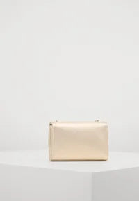 Valentino Portemonnee Goud – V-logo met Kettingdetail | Designer Wallet